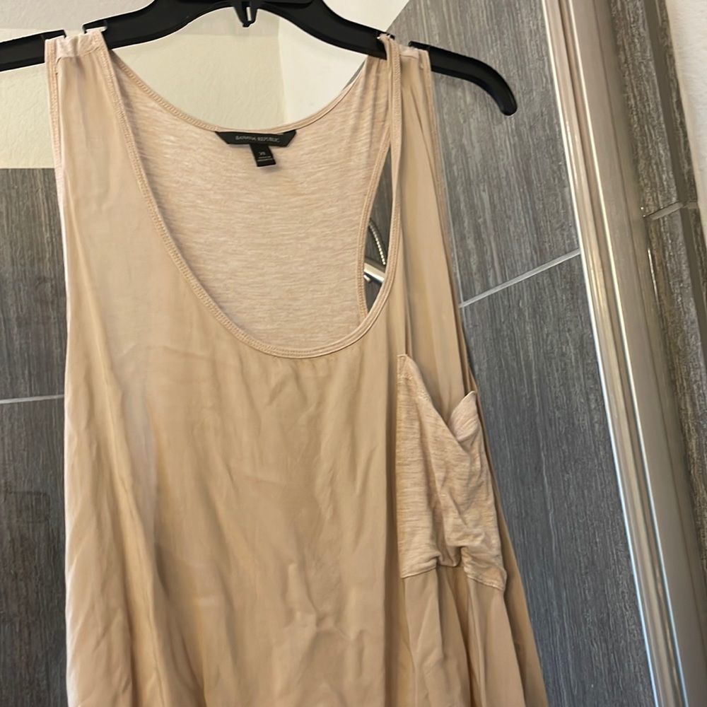 Banana Republic- XL-Sand pocket t tank top